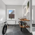 Luxury With Parking Lejlighed