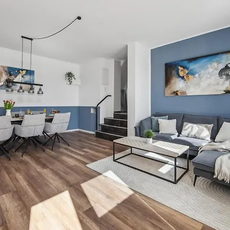 New! Luxurious With Parking Apartment