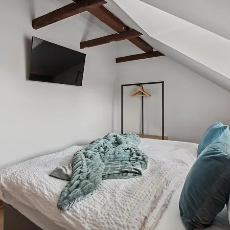 New! Luxurious With Parking Apartment *