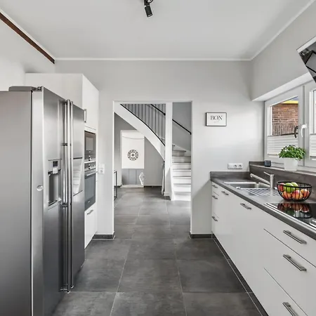 アパート S4D Ferienwohnung Kiel Zentral, 2 Parkplaetze キール