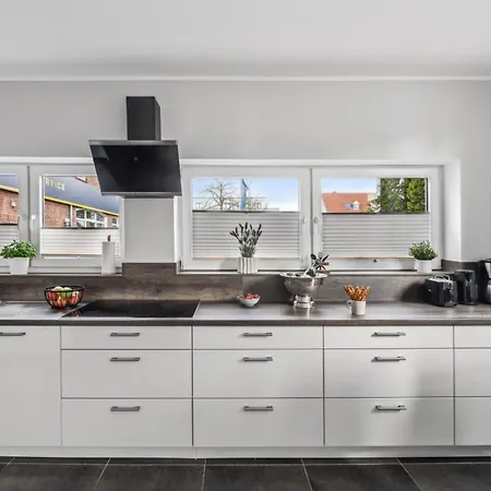 アパート S4D Ferienwohnung Kiel Zentral, 2 Parkplaetze キール