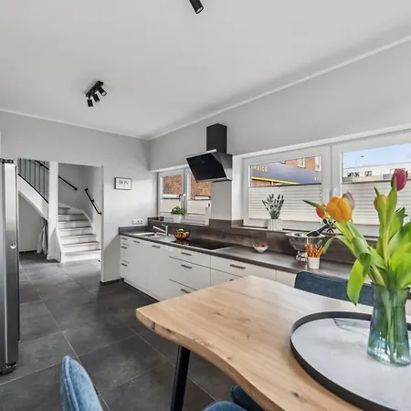 S4D Ferienwohnung Kiel Zentral, 2 Parkplaetze アパート